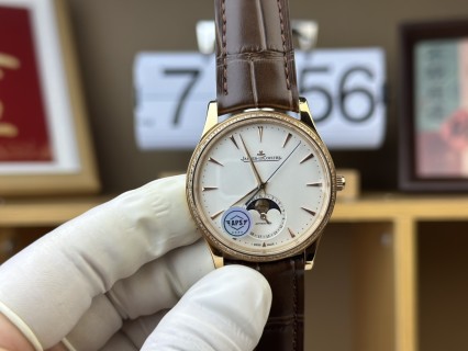 Jaeger-LeCoultre Master Ultra Thin Moon Phase Gold White Dial view 2
