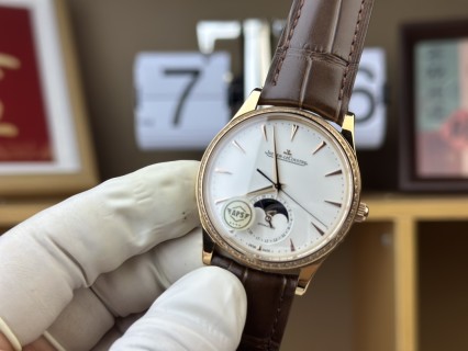 Jaeger-LeCoultre Master Ultra Thin Moon Phase Gold White Dial view 3