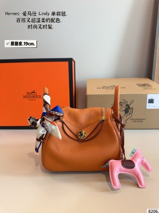 Hermès Lindy Single Shoulder Bag Pink view 2