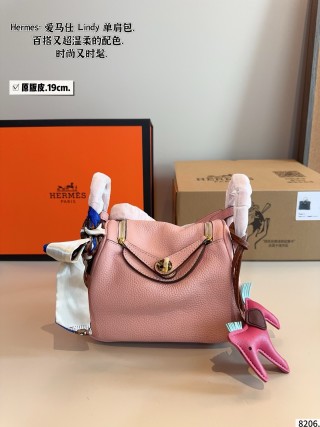 Hermès Lindy Single Shoulder Bag Pink view 3