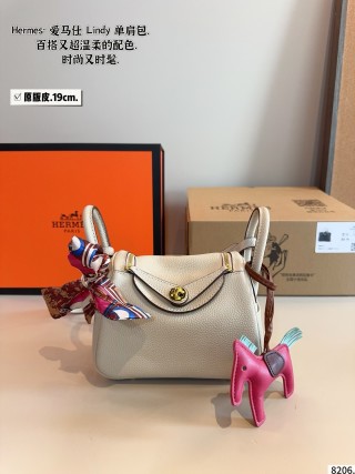 Hermès Lindy Single Shoulder Bag Pink view 4