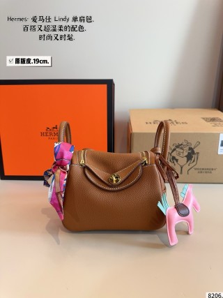 Hermès Lindy Single Shoulder Bag Pink view 7