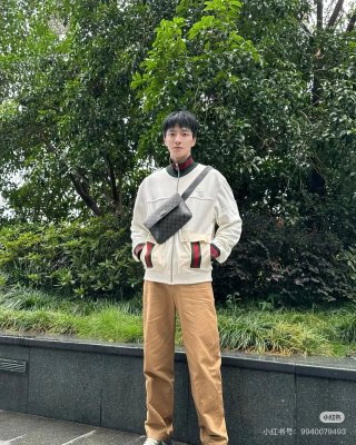 Gucci GG Supreme Canvas Black Crossbody Bag view 2