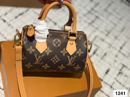 Louis Vuitton Speedy 16cm Monogram Canvas Handbag view 2