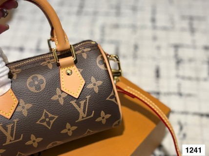 Louis Vuitton Speedy 16cm Monogram Canvas Handbag view 3