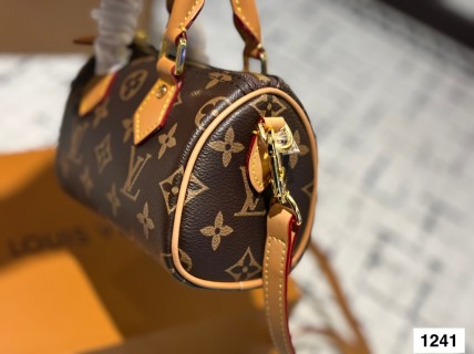 Louis Vuitton Speedy 16cm Monogram Canvas Handbag view 4