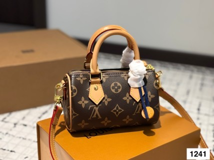 Louis Vuitton Speedy 16cm Monogram Canvas Handbag view 5