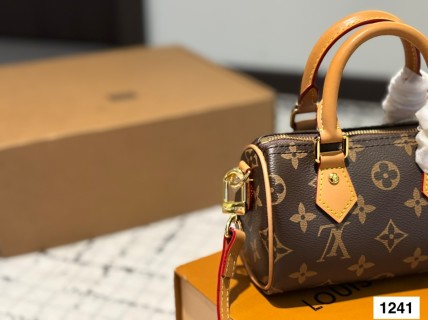 Louis Vuitton Speedy 16cm Monogram Canvas Handbag view 6