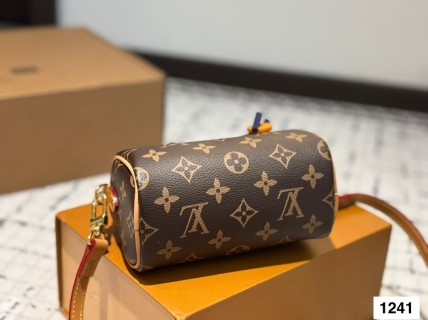 Louis Vuitton Speedy 16cm Monogram Canvas Handbag view 7