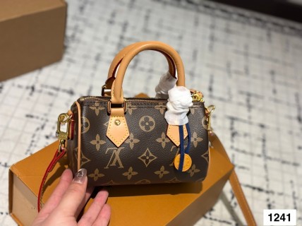 Louis Vuitton Speedy 16cm Monogram Canvas Handbag view 8