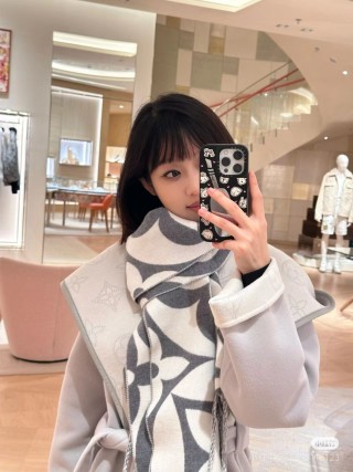 Louis Vuitton LV Monogram Reversible Wool Cashmere Scarf Blue view 3
