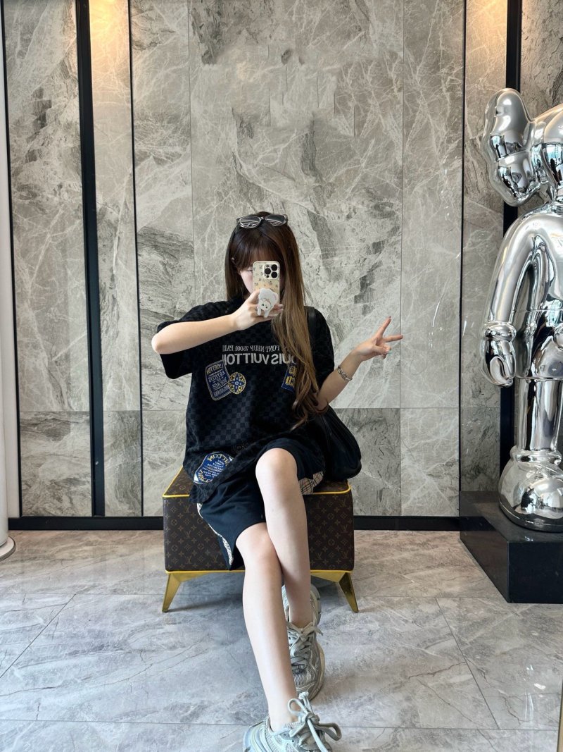 Louis Vuitton Damier Monogram Black T-Shirt view