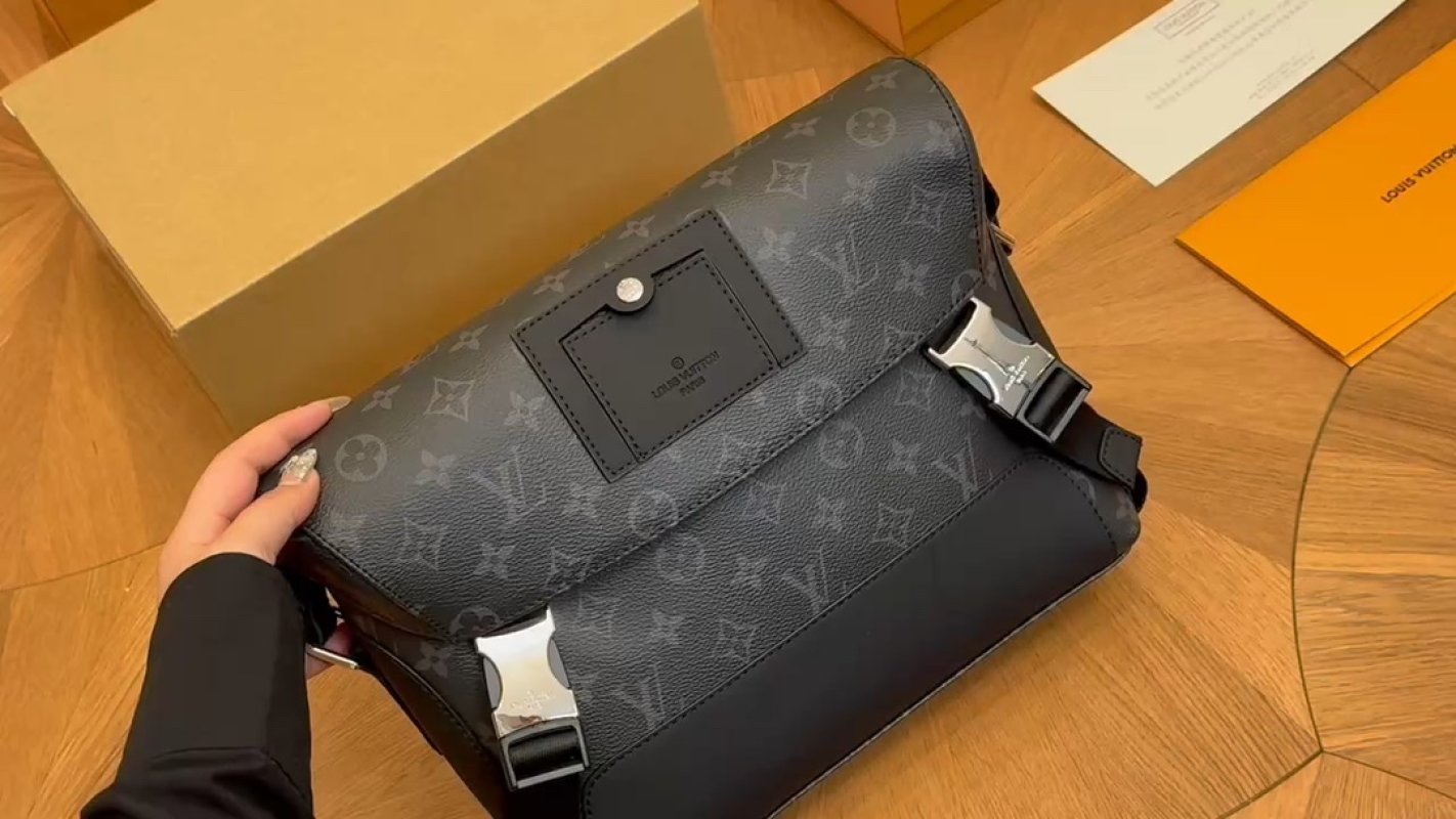 Louis Vuitton Monogram Canvas Messenger Bag Black