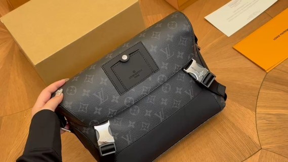 Louis Vuitton Monogram Canvas Messenger Bag Black video