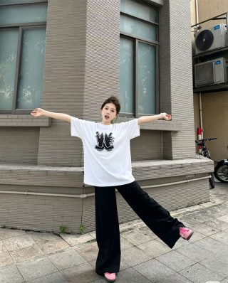 White Oversized Graphic Logo T-Shirt view 2