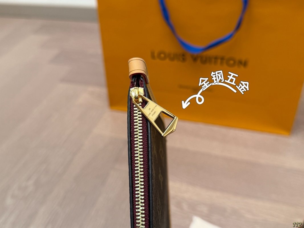 Louis Vuitton Monogram Carryall Tote Bag - Brown view
