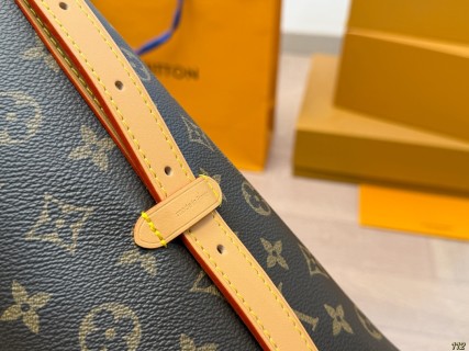Louis Vuitton Monogram Carryall Tote Bag - Brown view 7