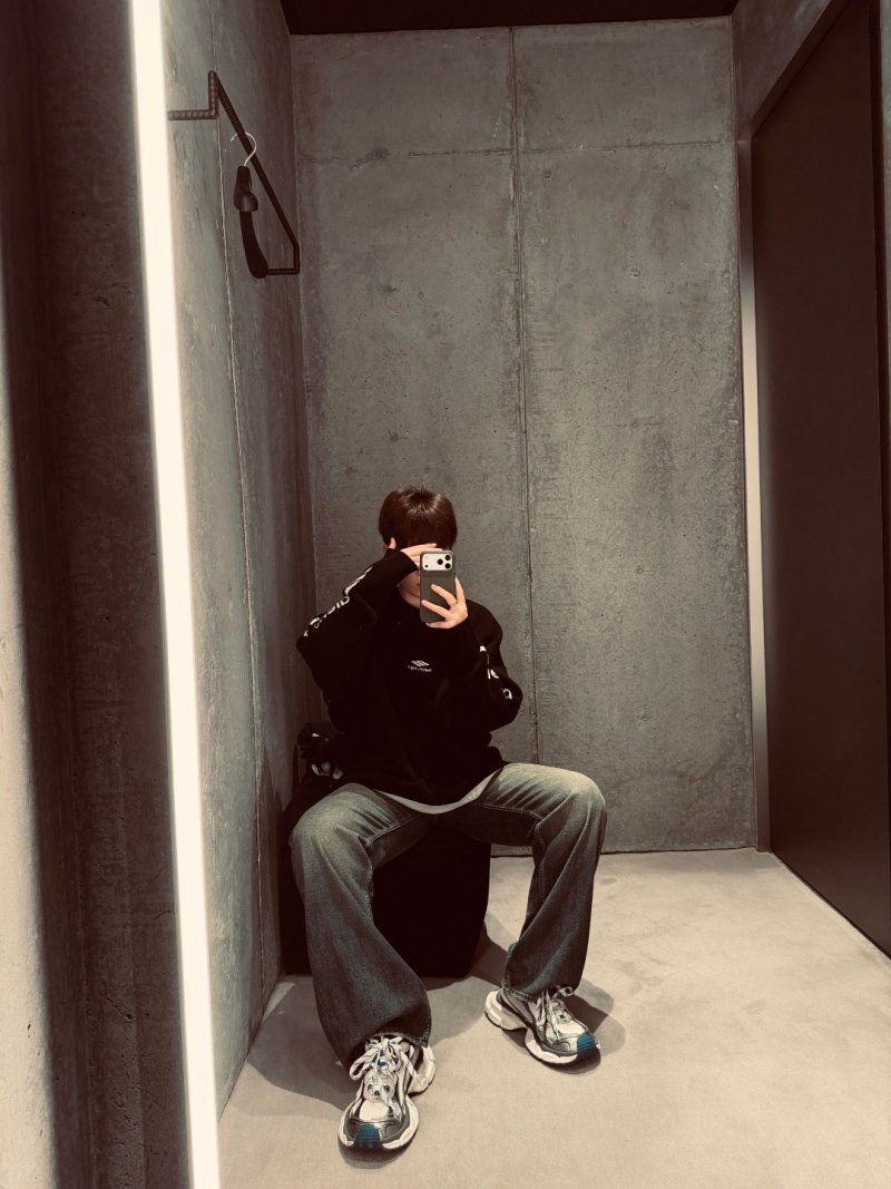 Black Oversized Crewneck Sweatshirt