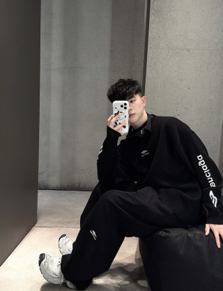 Black Oversized Crewneck Sweatshirt view 3