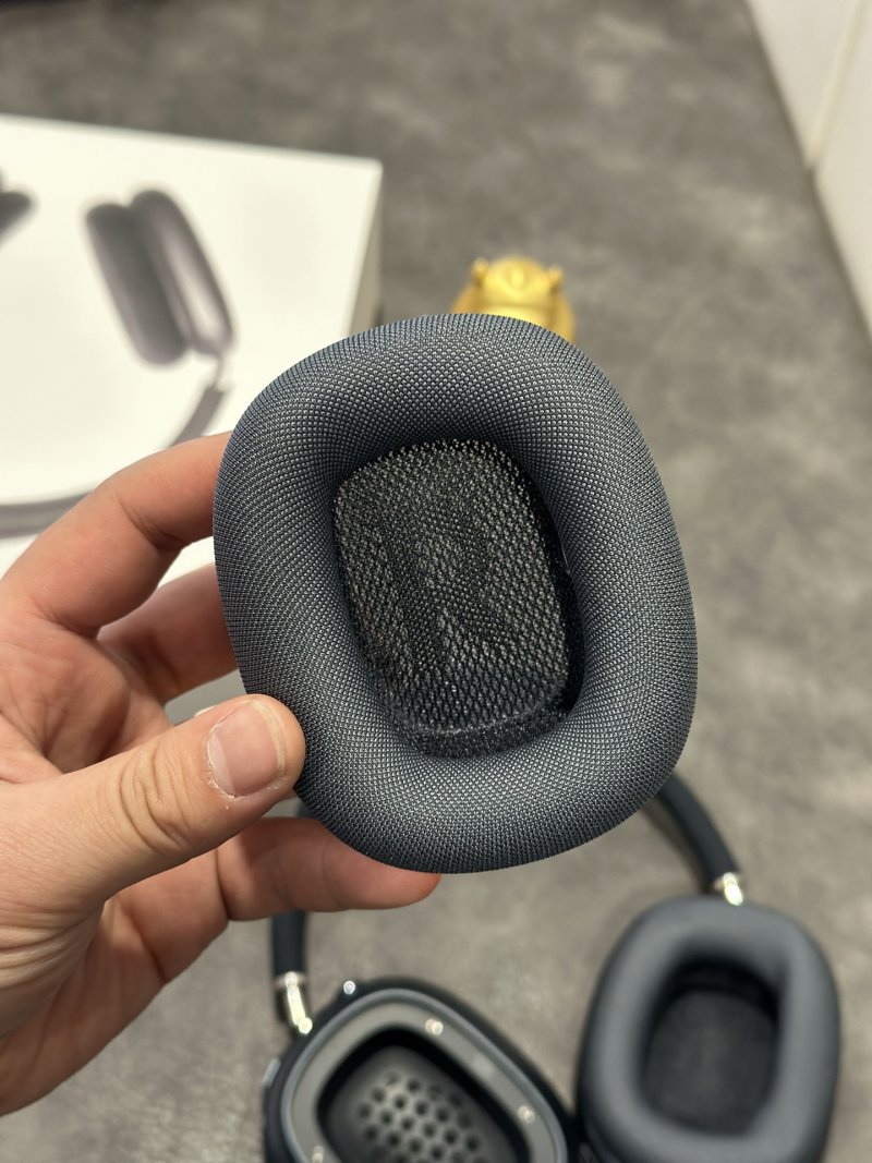 Apple AirPods Pro Max Midnight Black USB-C 1:1 Replica view