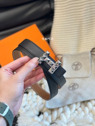 Hermès Quizz Party Buckle Reversible Leather Belt Tan/Black view 6
