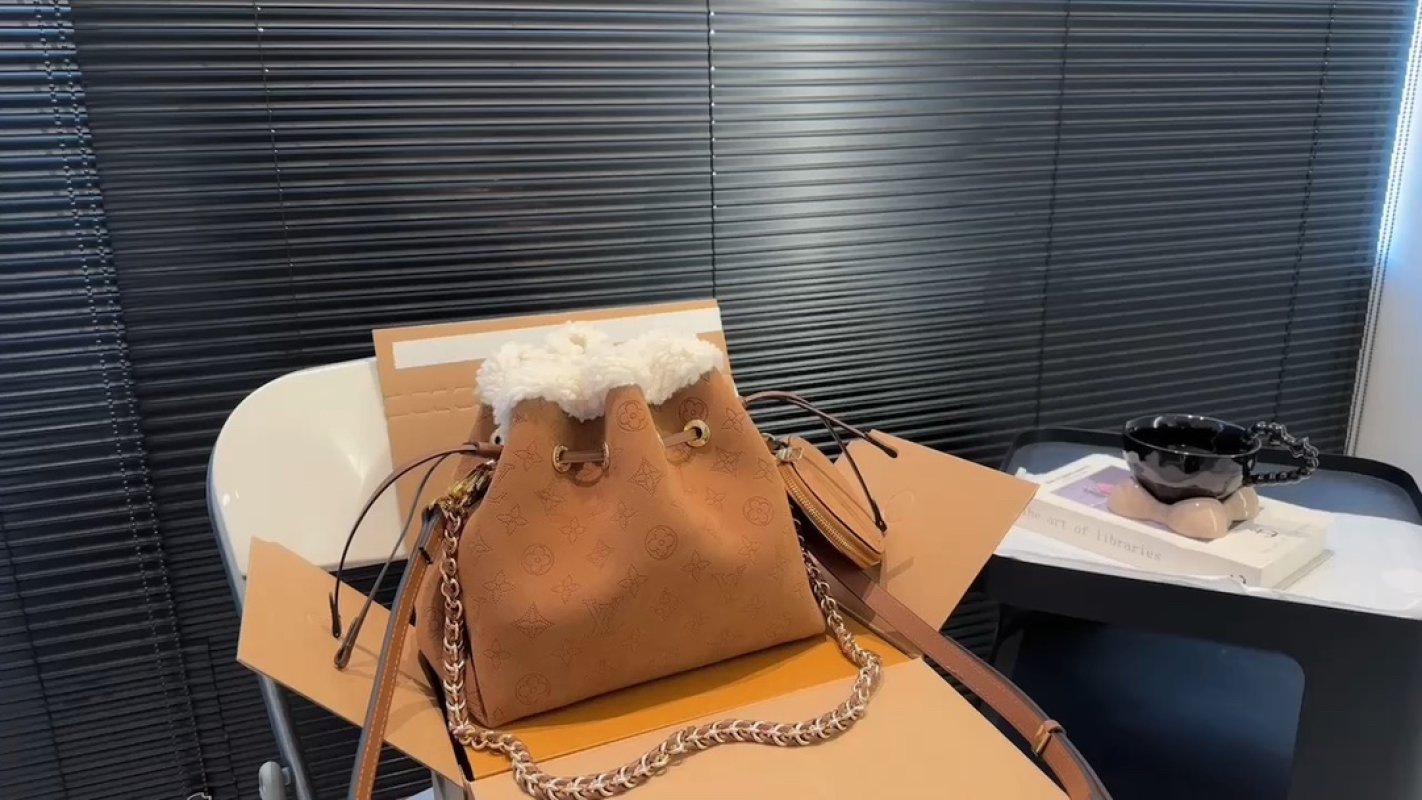 Louis Vuitton Monogram Noe Bucket Bag Tan