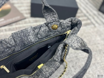 Chanel 25S Quilted Evening Bag - Black with Gold Chain view 9