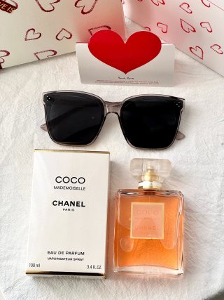 Chanel Coco Mademoiselle Gift Set with Sunglasses & Accessories view 3
