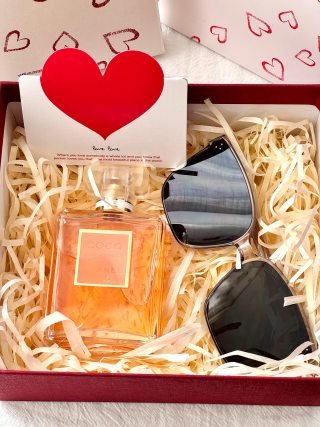 Chanel Coco Mademoiselle Gift Set with Sunglasses & Accessories view 5