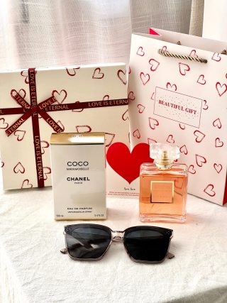 Chanel Coco Mademoiselle Gift Set with Sunglasses & Accessories view 7