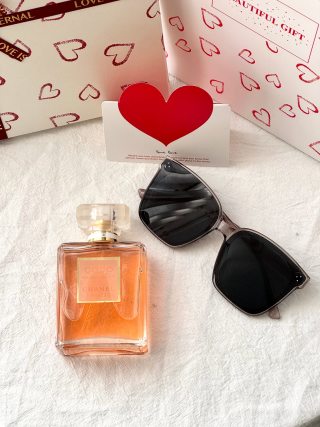 Chanel Coco Mademoiselle Gift Set with Sunglasses & Accessories view 9