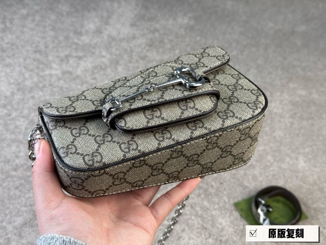 Gucci 1955 Horsebit Shoulder Bag - Beige Monogram view