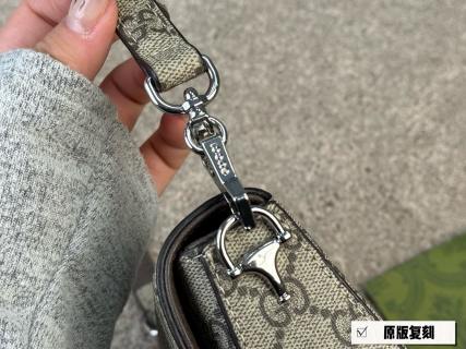 Gucci 1955 Horsebit Shoulder Bag - Beige Monogram view 9