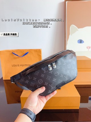 Louis Vuitton Discovery Monogram Eclipse Waist Bag Black view 4