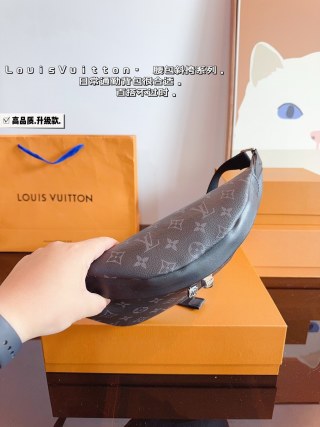 Louis Vuitton Discovery Monogram Eclipse Waist Bag Black view 5