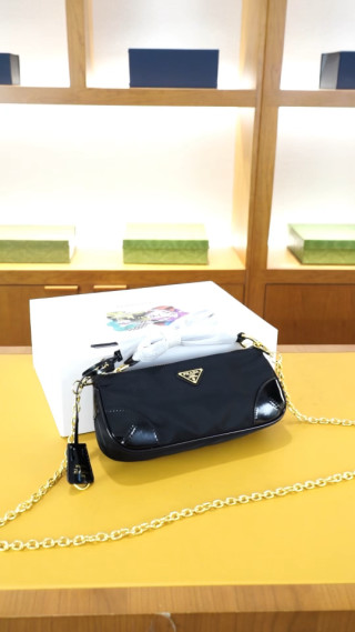 Prada Re-Edition 2005 Nylon Shoulder Bag Black