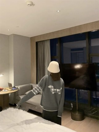 Burberry Dachshund Check Cardigan Grey