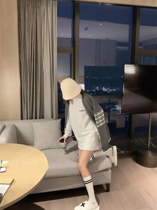 Burberry Dachshund Check Cardigan Grey view 2