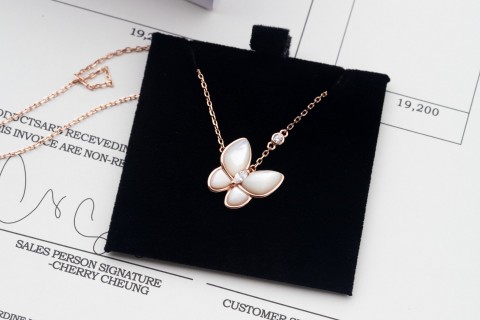 Van Cleef & Arpels Butterfly Mother-of-Pearl Diamond Necklace Rose Gold view 8