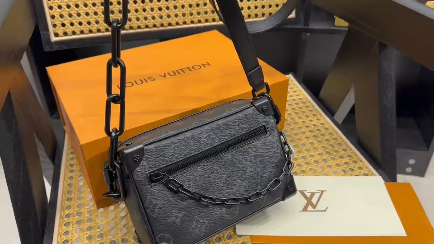 Louis Vuitton Twist Black Leather Shoulder Bag