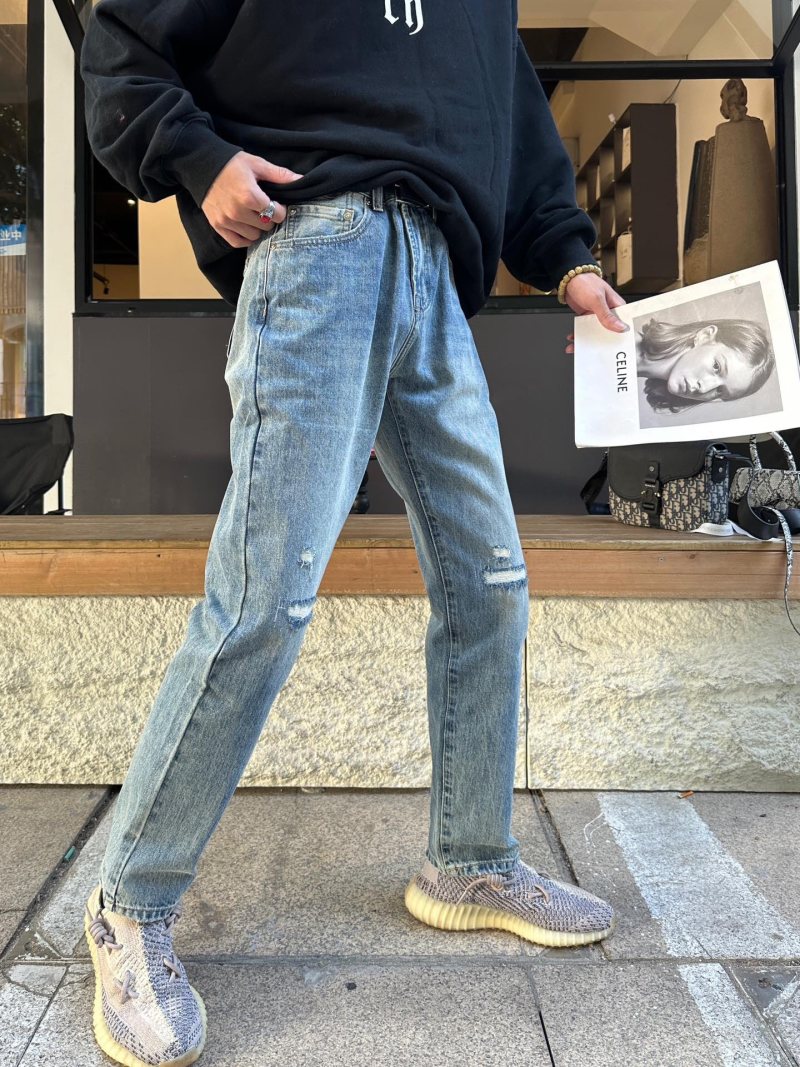 Light Wash Distressed Straight Leg Jeans