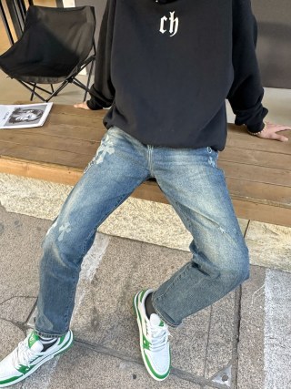 Light Wash Distressed Straight Leg Jeans view 6