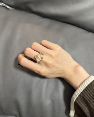 Four-Leaf Clover Pearl Statement Ring Gold