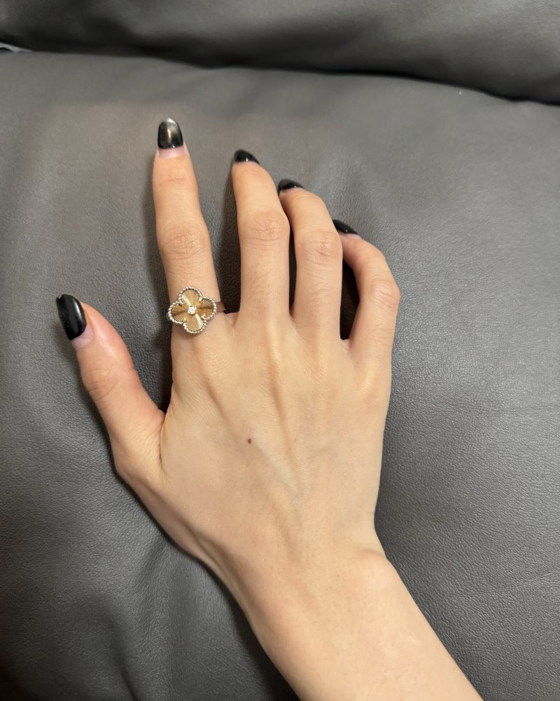 Four-Leaf Clover Pearl Statement Ring Gold view