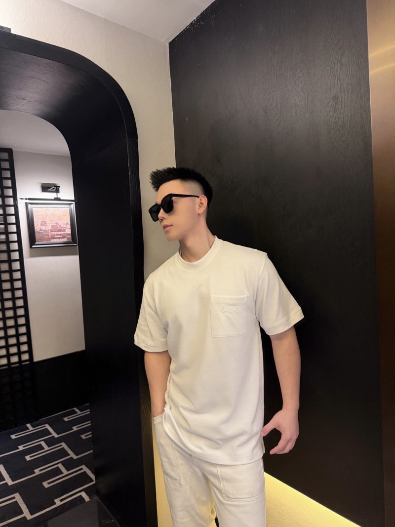 Gucci Horsebit Embroidered Pocket Cream T-Shirt view