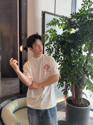 Louis Vuitton LV Star Logo White T-Shirt view 2