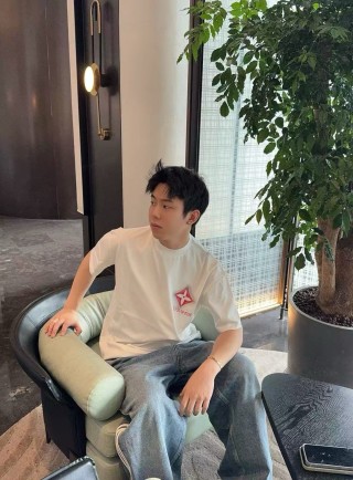 Louis Vuitton LV Star Logo White T-Shirt view 4
