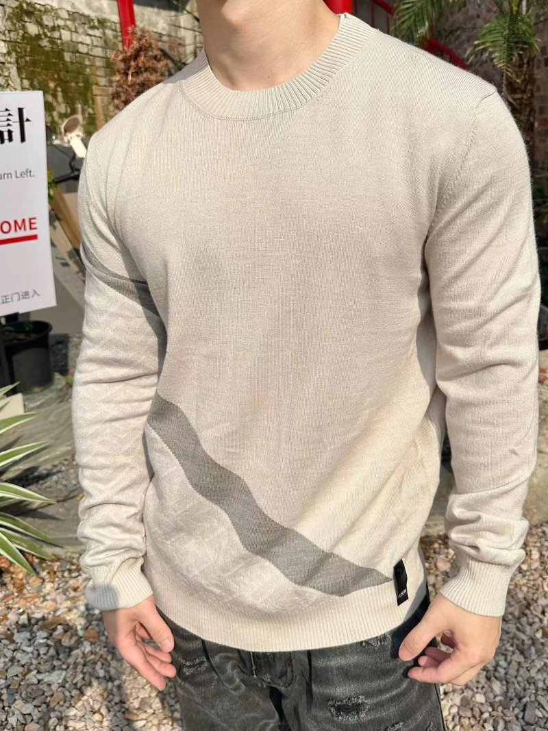 Cream Knit Crew Neck Sweater with Grey Wave Pattern