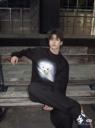 Black Oversized Long Sleeve T-Shirt with White Dog Graphic view 4