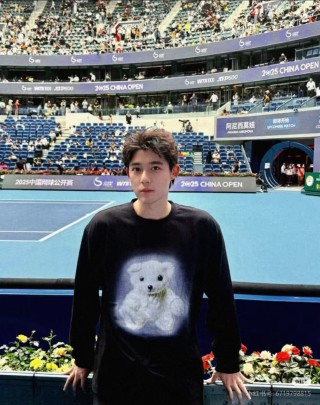 Black Oversized Long Sleeve T-Shirt with White Dog Graphic view 5